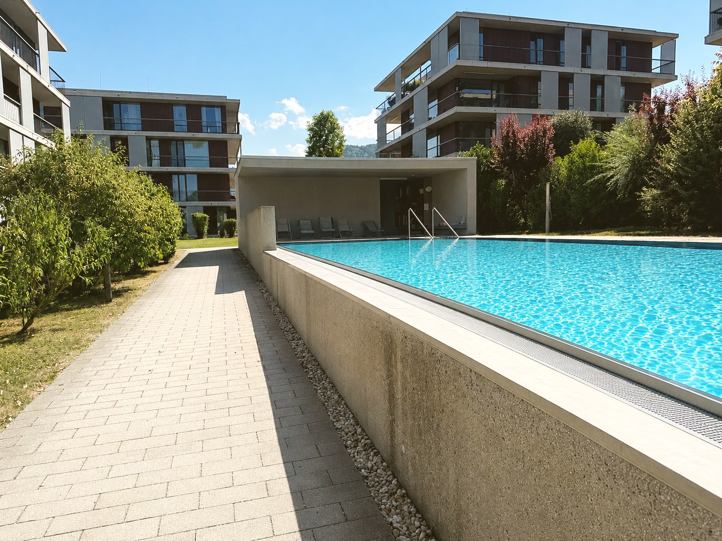 Beheizter Gemeinschaftspool der Wohnanlage